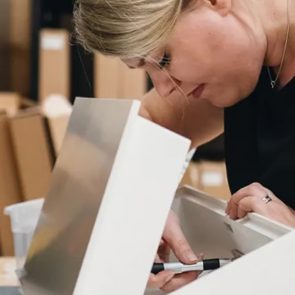 VaultShelf™ | Stilren Designerhylla med Hemligt Fack